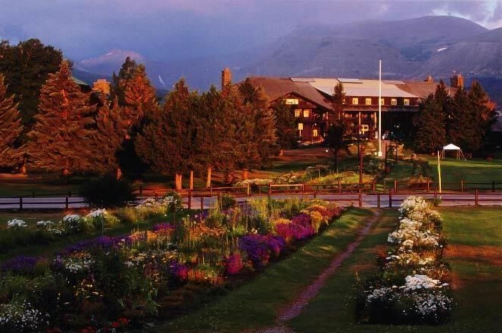 Glacier Park Lodge