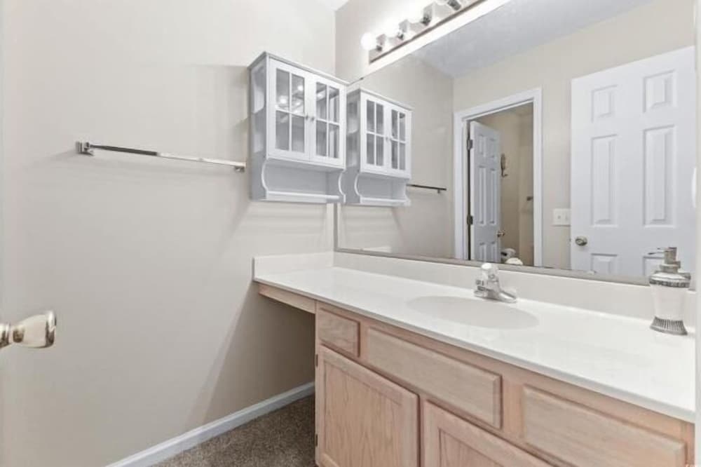 River Oaks 28g 2 Bedroom Condo