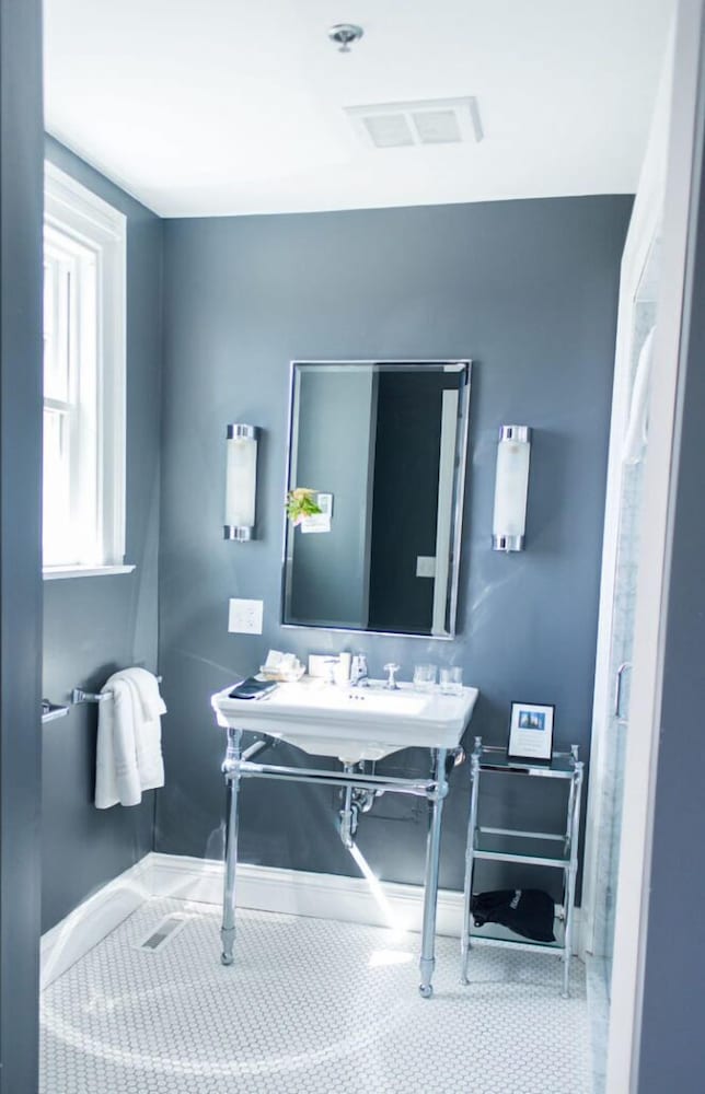 Lenox Vacations - Kemble Inn - Property Image 17