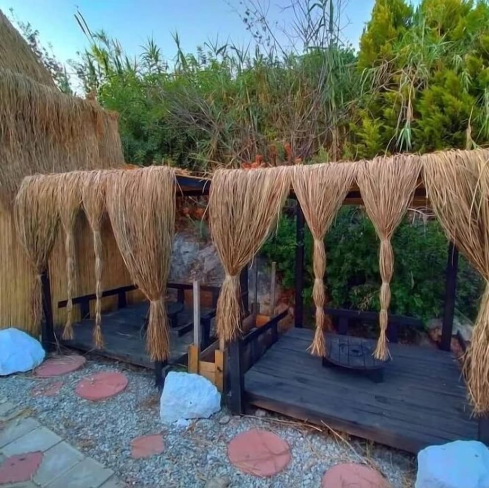 CALIENTE BUNGALOWS