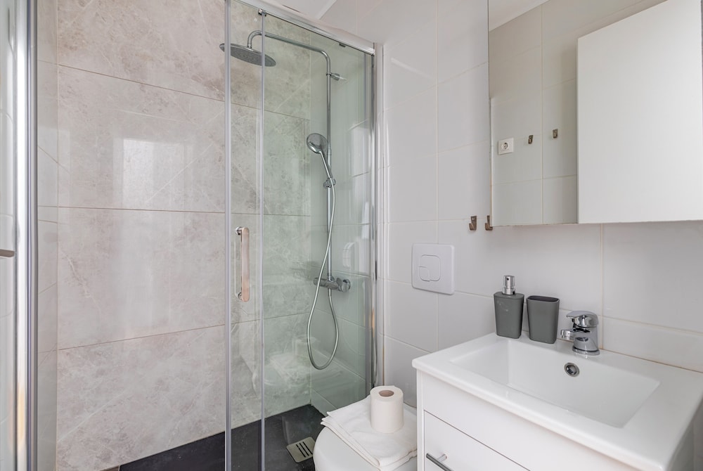 Arco - 2-BR Apt in the Heart of Athens