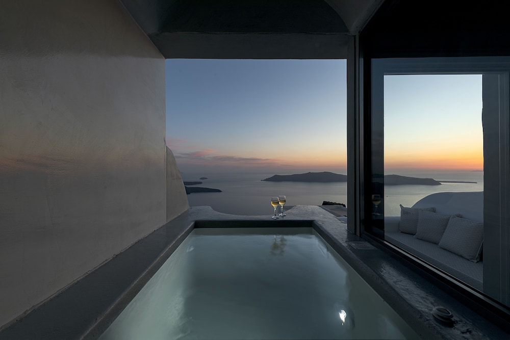 Kaleidoscope Imerovigli Suites photo 3