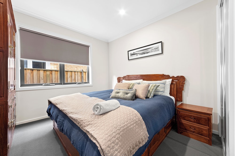 golf pool 2B House in point cook VIC