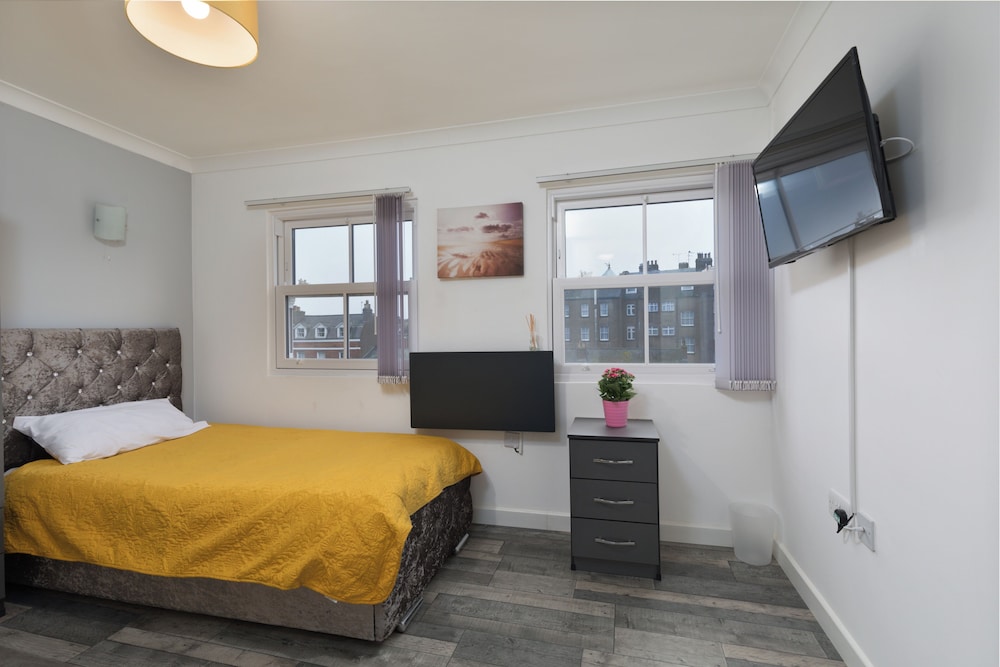 2 Bed Flat - Sleeps 4 - Wifi view 2