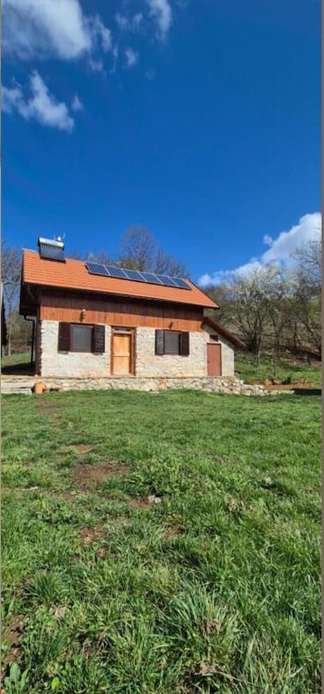 Charming 2bed Cottage in Carasova, Banat Mountains