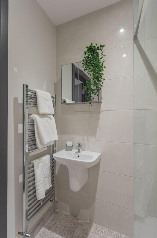 Central Belfast Apartments: 7 Camden Street