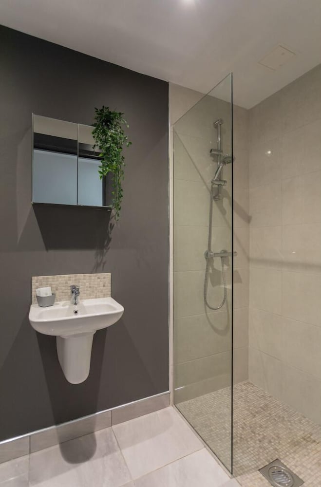 Central Belfast Apartments: 7 Camden Street
