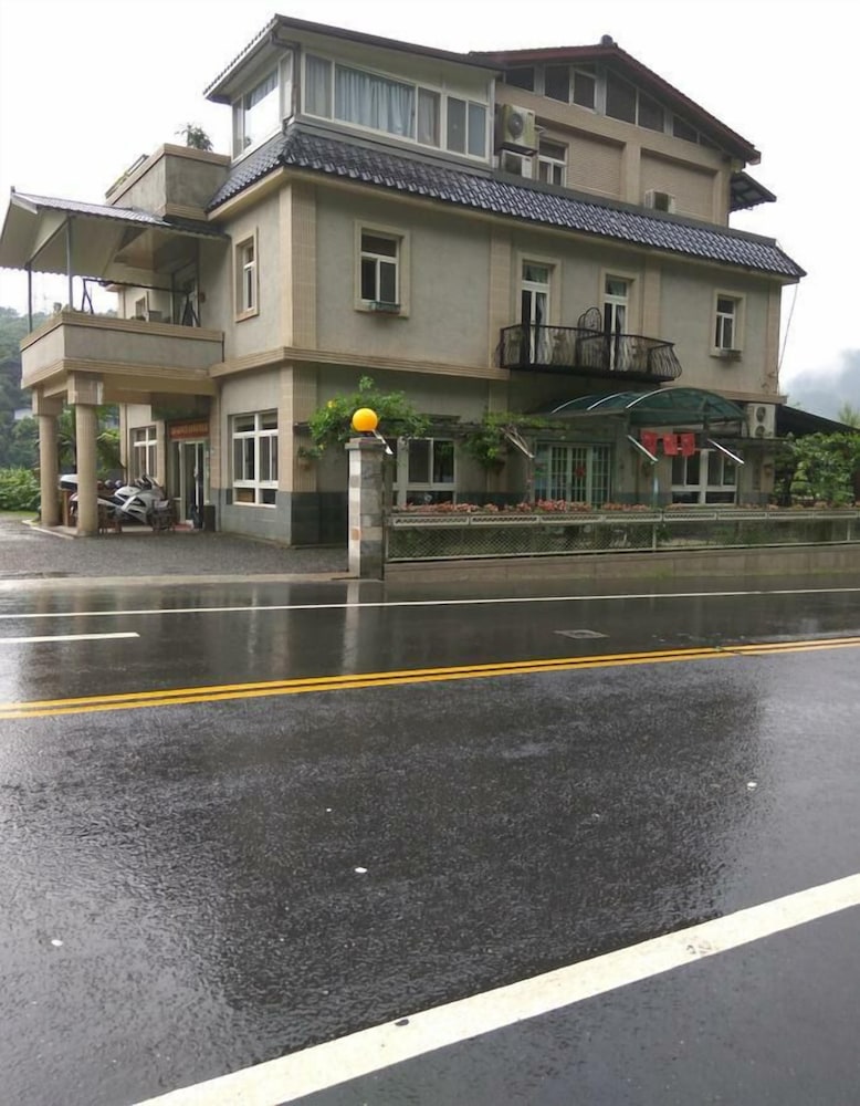 Shuanghui Garden B&B