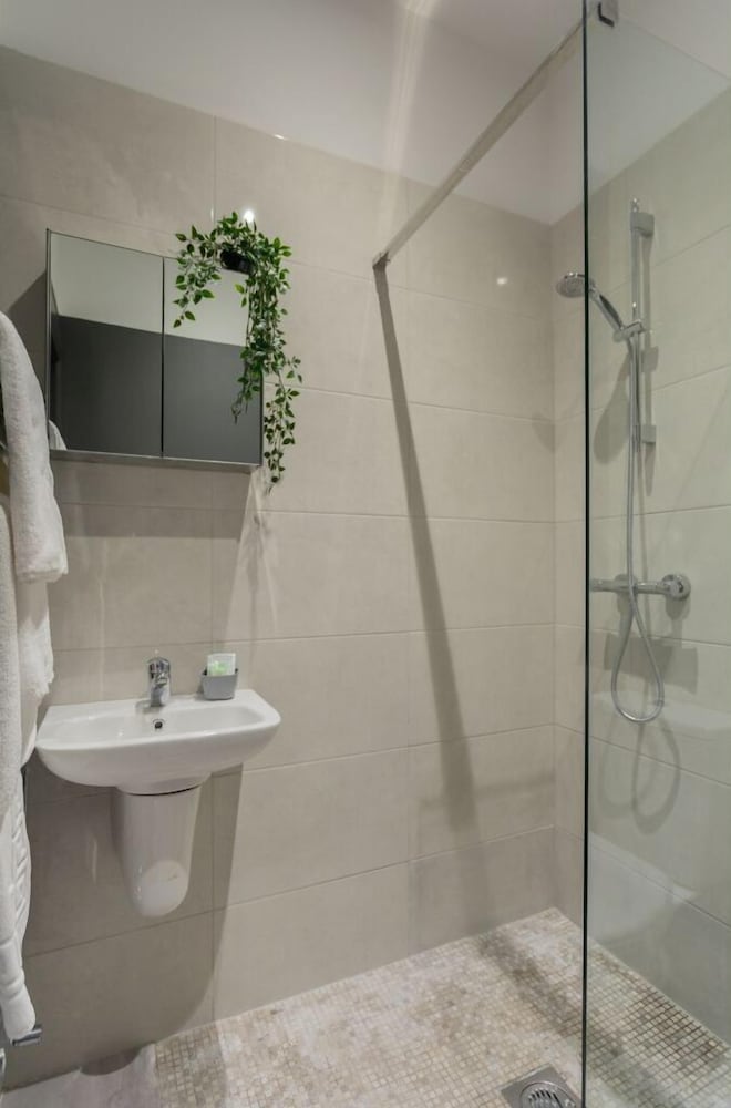 Central Belfast Apartments: 7 Camden Street