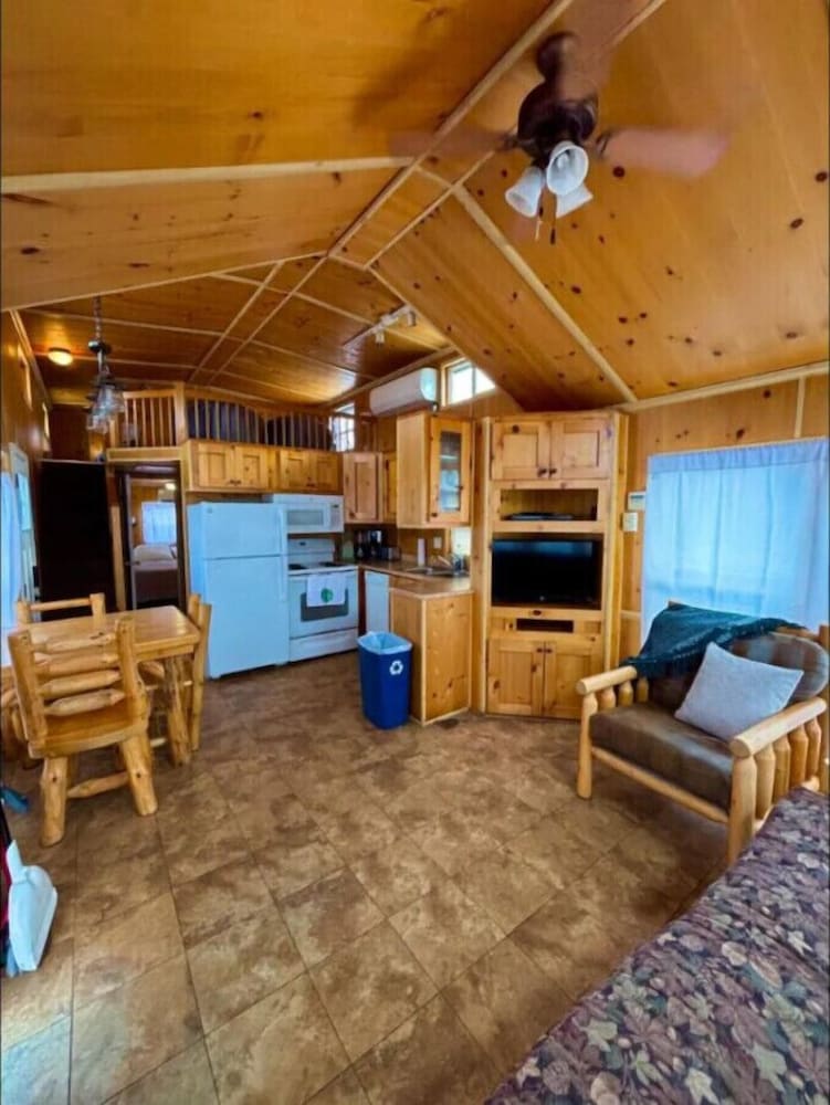 Little Lantern Cabin