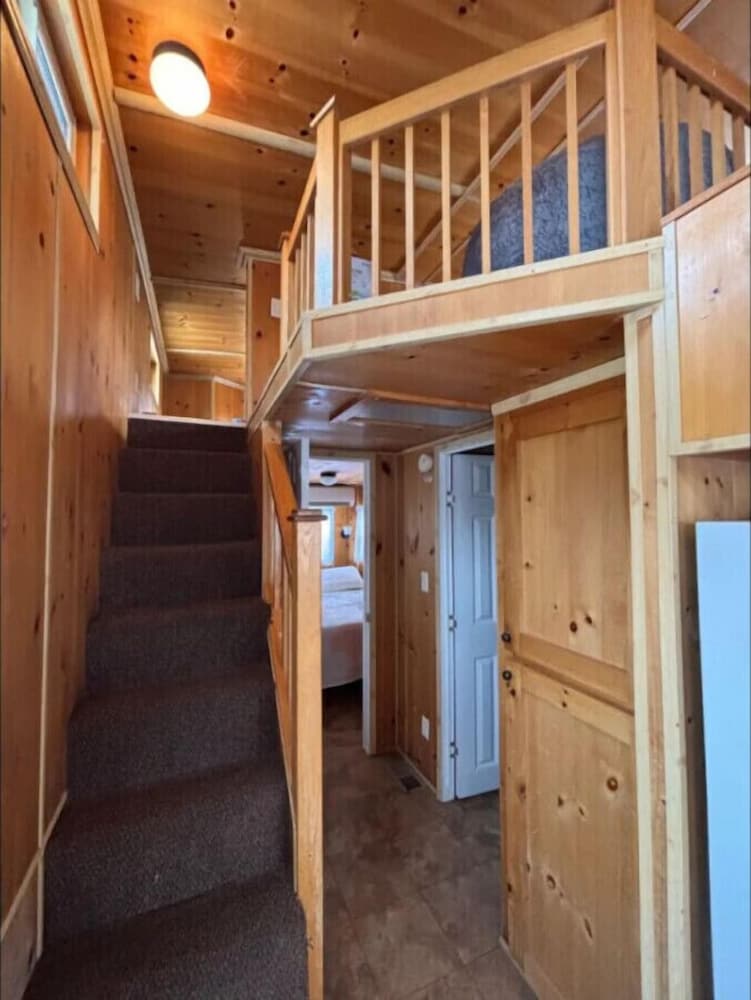Little Lantern Cabin