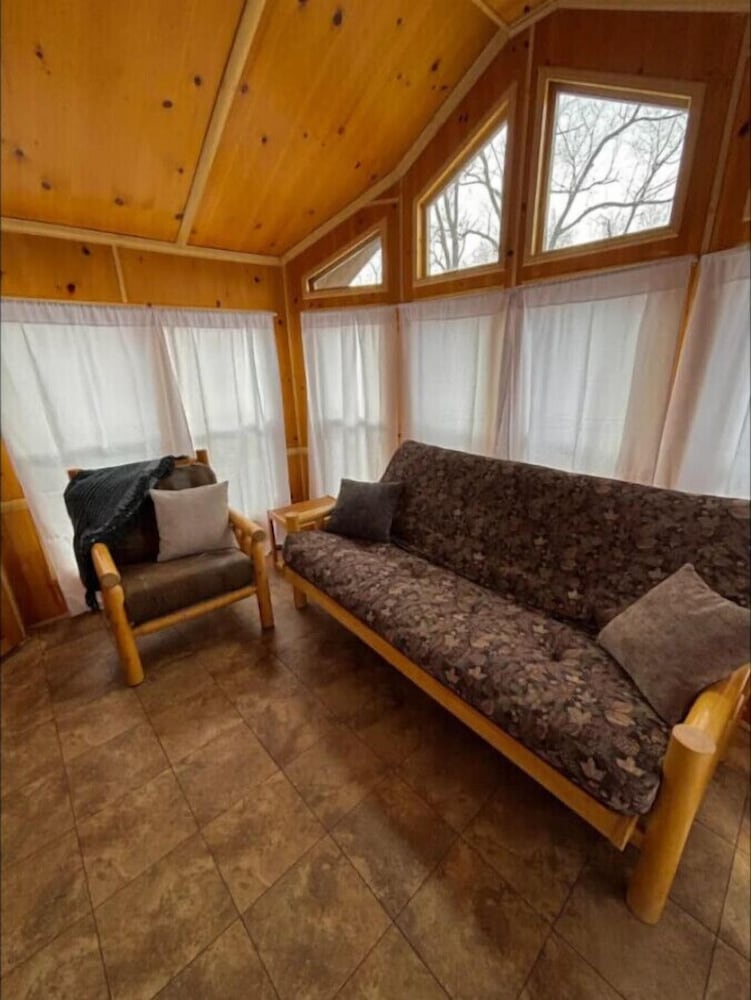 Little Lantern Cabin