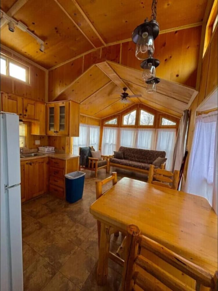 Little Lantern Cabin