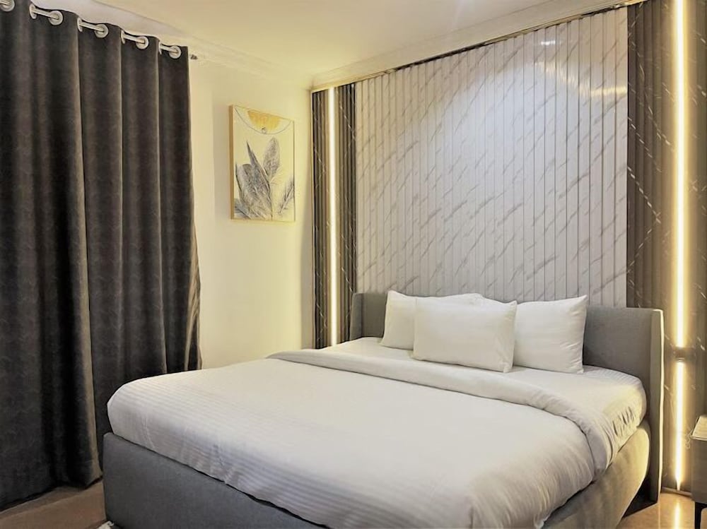 Bizzare Luxury Apartment