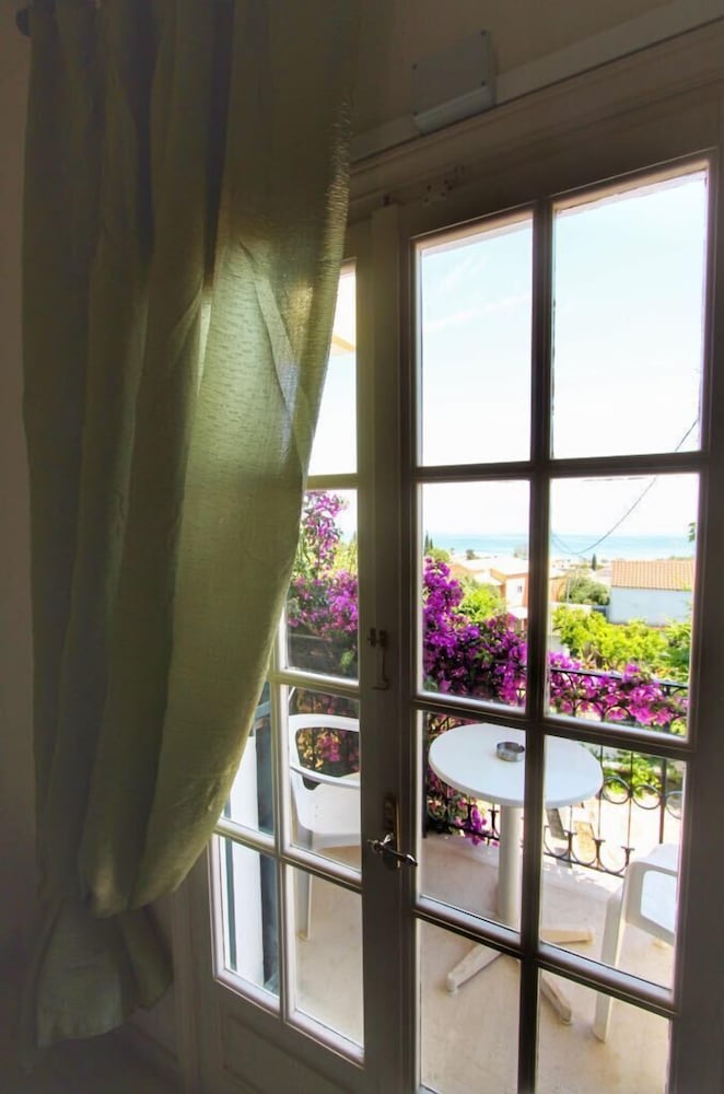 Avra Paradise Aparthotel