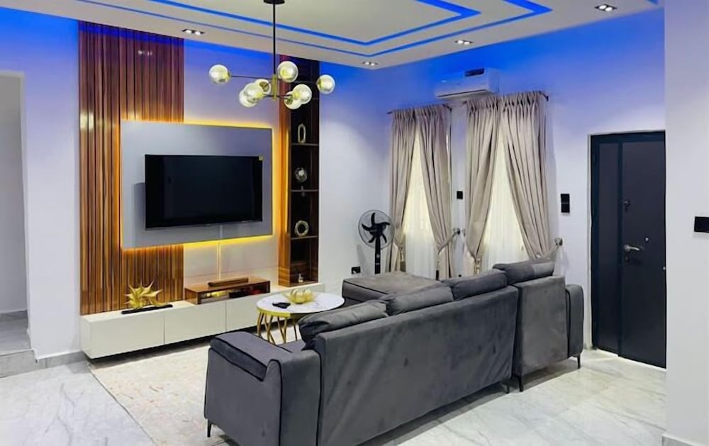 Triangle Apartment