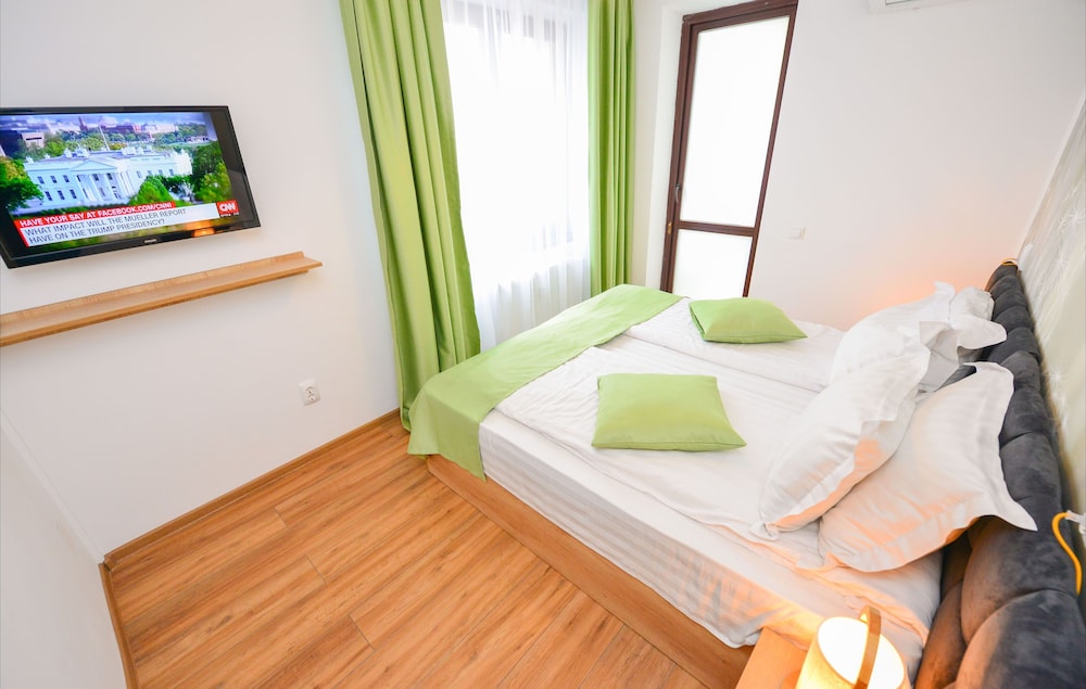 Sunshine Apartment - Cismigiu Gardens view 5