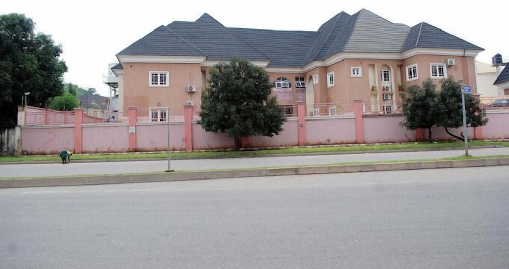 MMM HOUSE