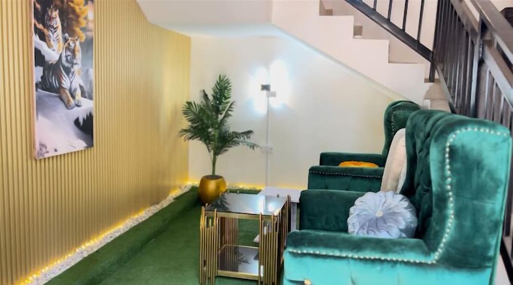 El-Mak Luxury Homes