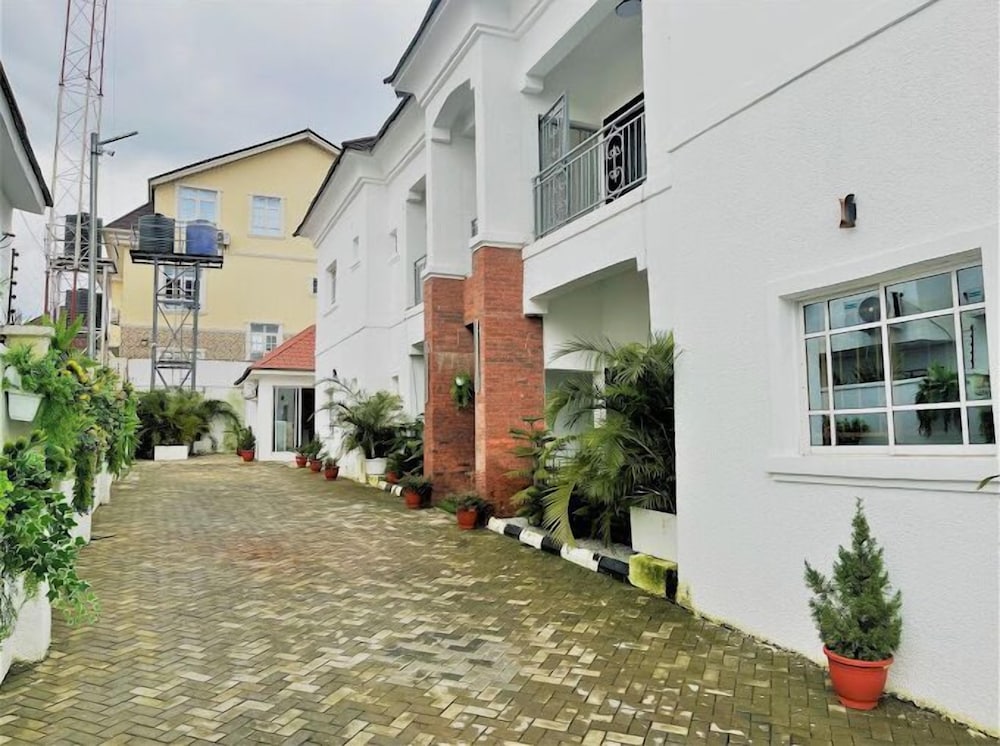 Skyvilla Hotels