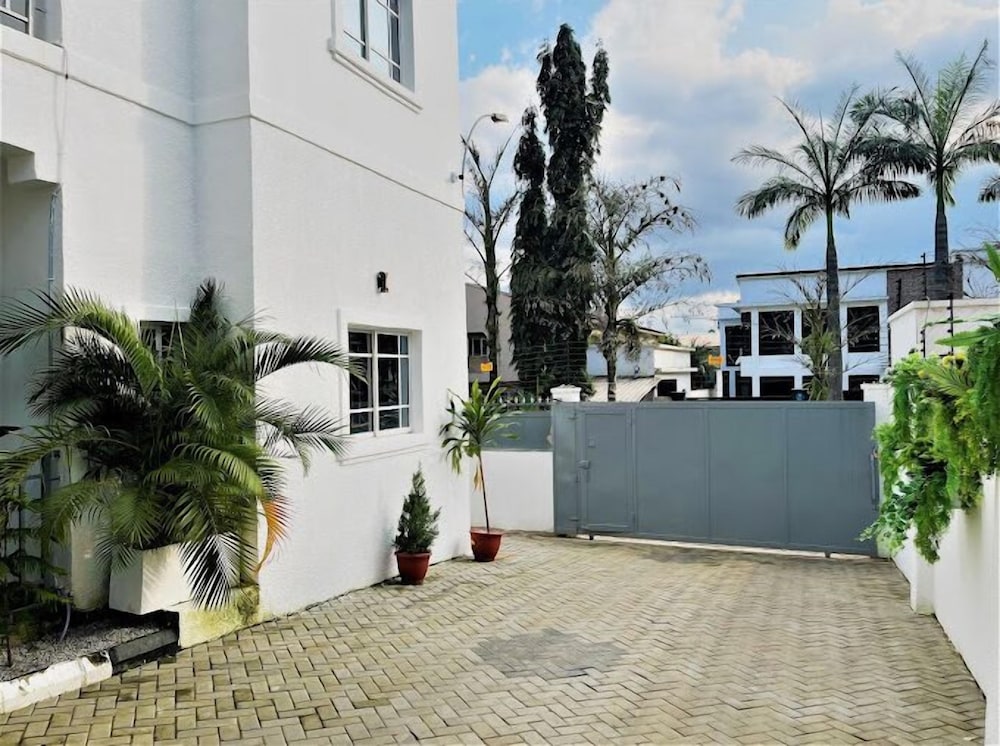 1058 Apartments