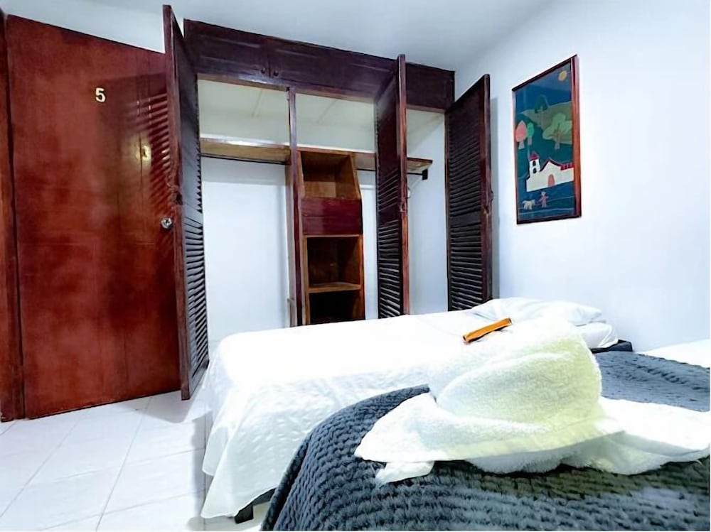 Hotel casa blanca crespo