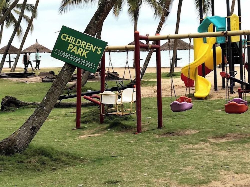 La Campagne Tropicana Beach Resort