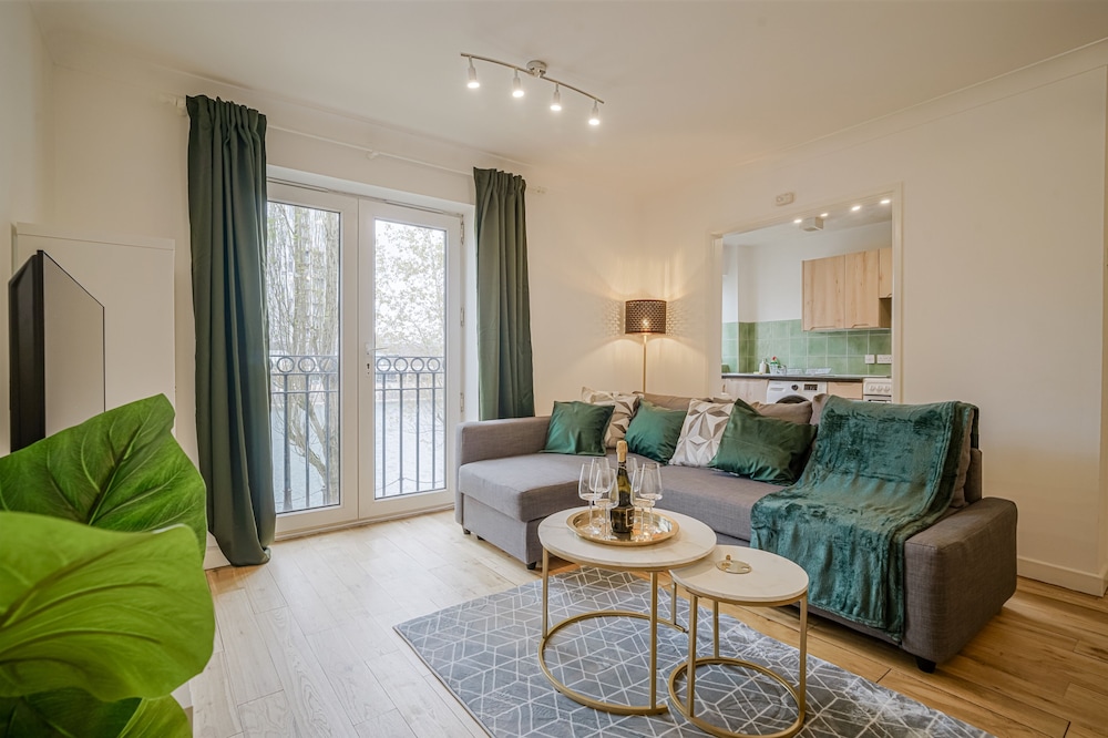 Salford City Escape - Modern 2 Bedroom Apartment