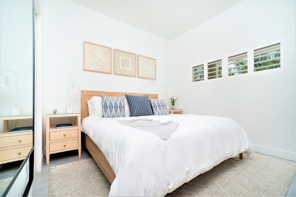 Cayman Luxury Rentals at The Grove view 5