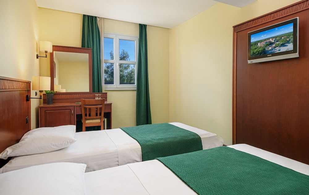 Cozy Park View Room With Breakfast Included view 2