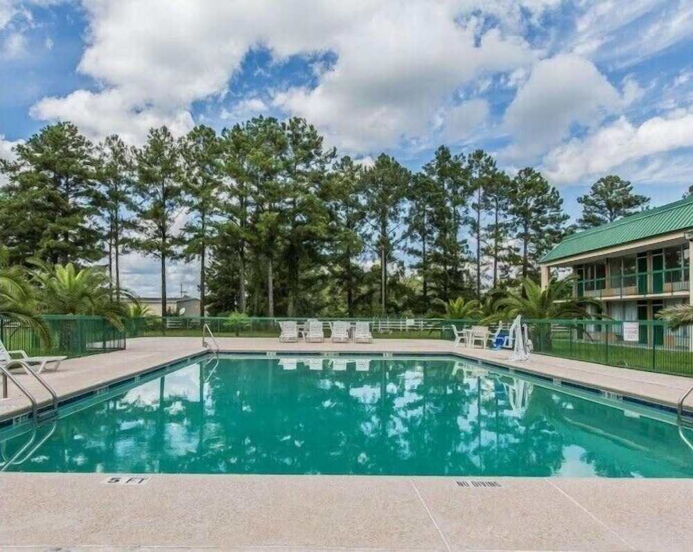 Travelers Inn Douglas By OYO US-441
