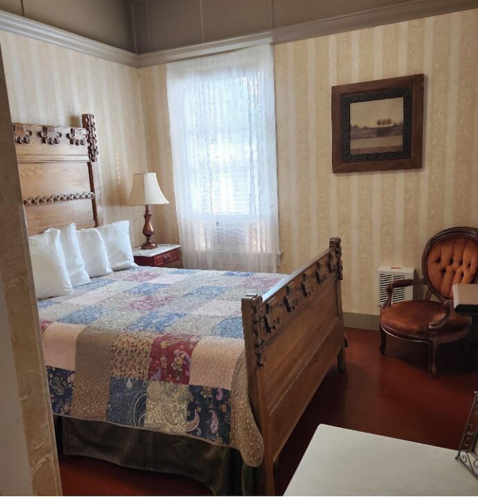 Fairweather Inn and Nevada City Cabins