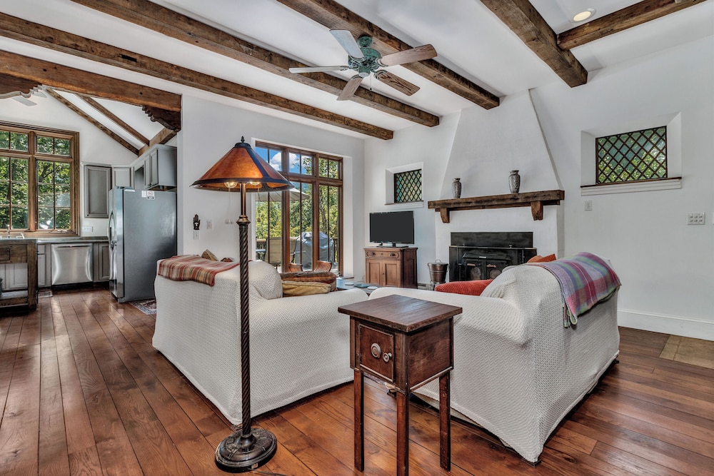 Wolf Creek House