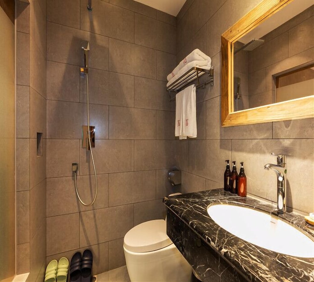 Lotus Mountain Boutique Inn