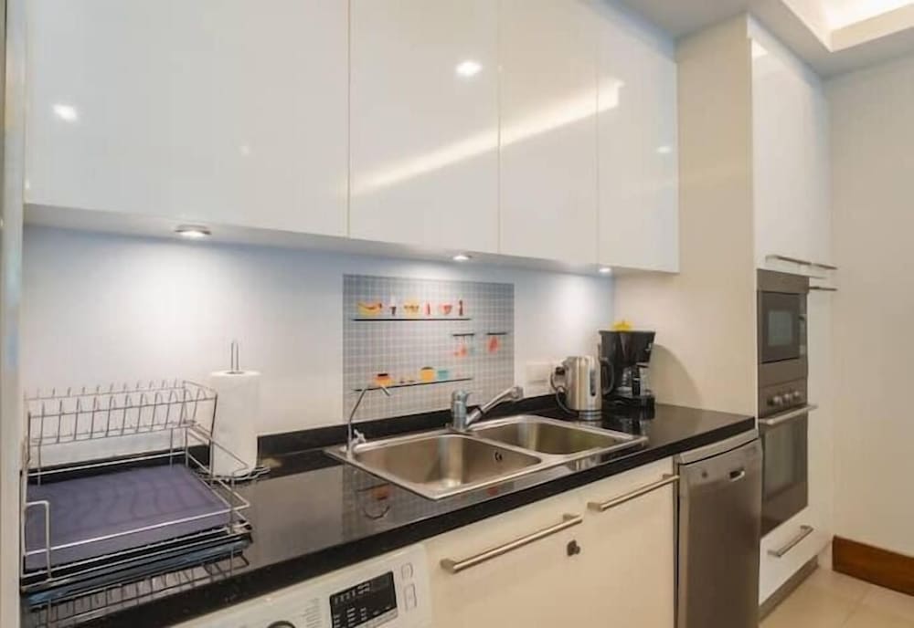 Elegant Beachfront 3BR Condo at Pearl of Naithon