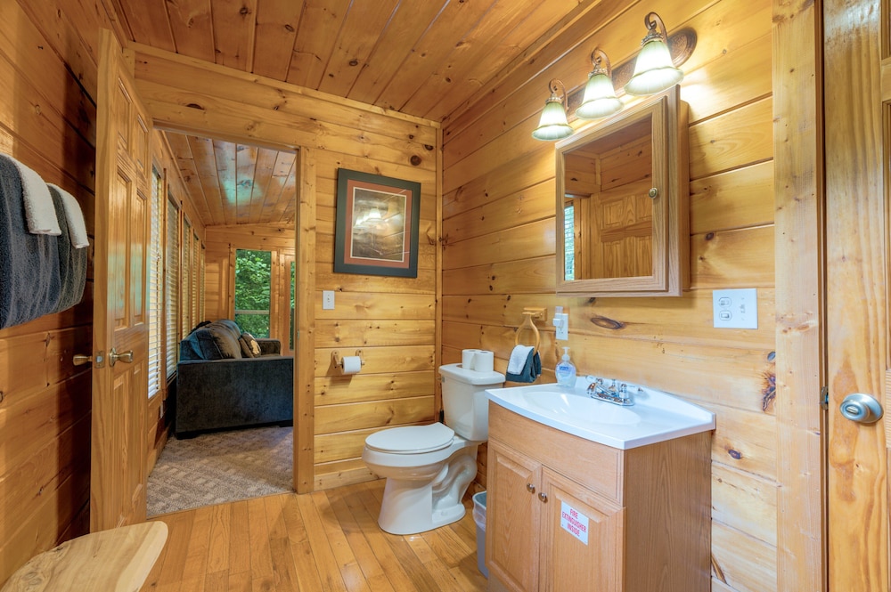 Rosey Bear 2 Bedroom Cabin