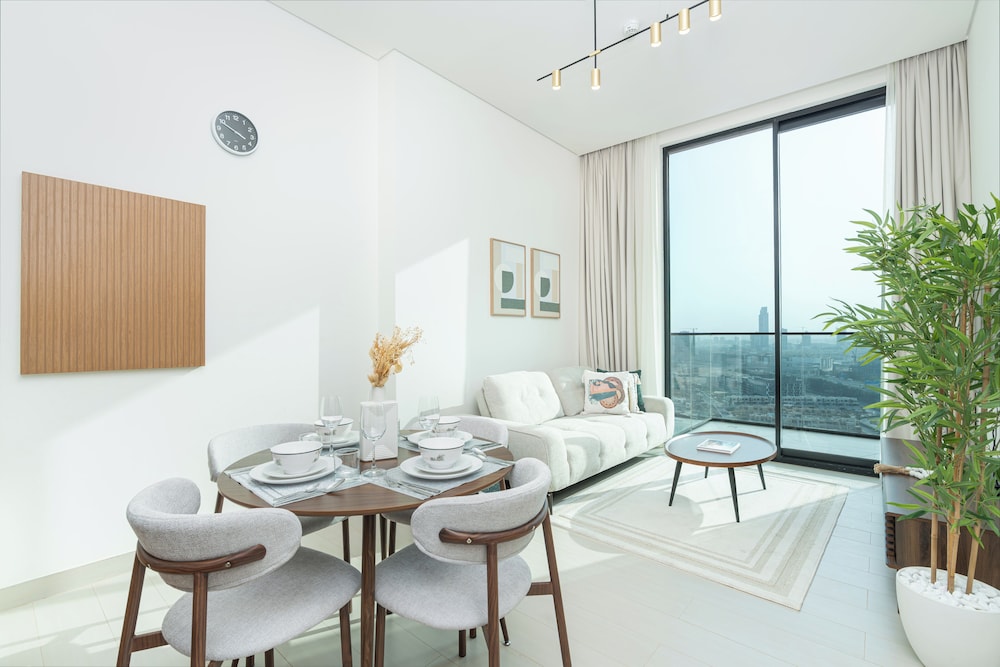 PVH - Serene 1BR - Binghatti House