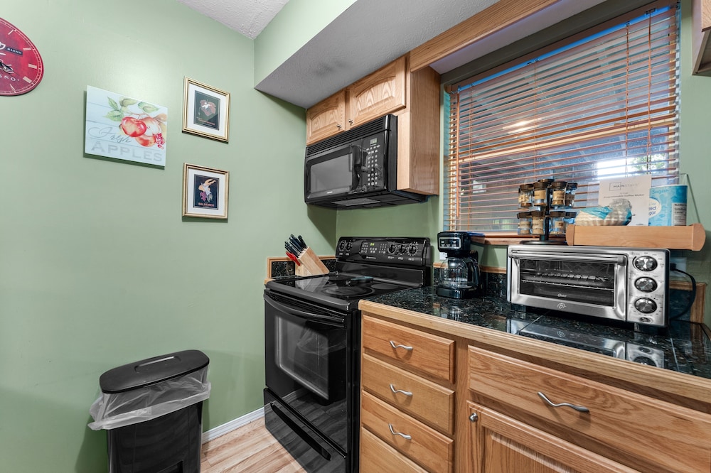 Bluffs Oasis 2 Bedroom Condo by RedAwning