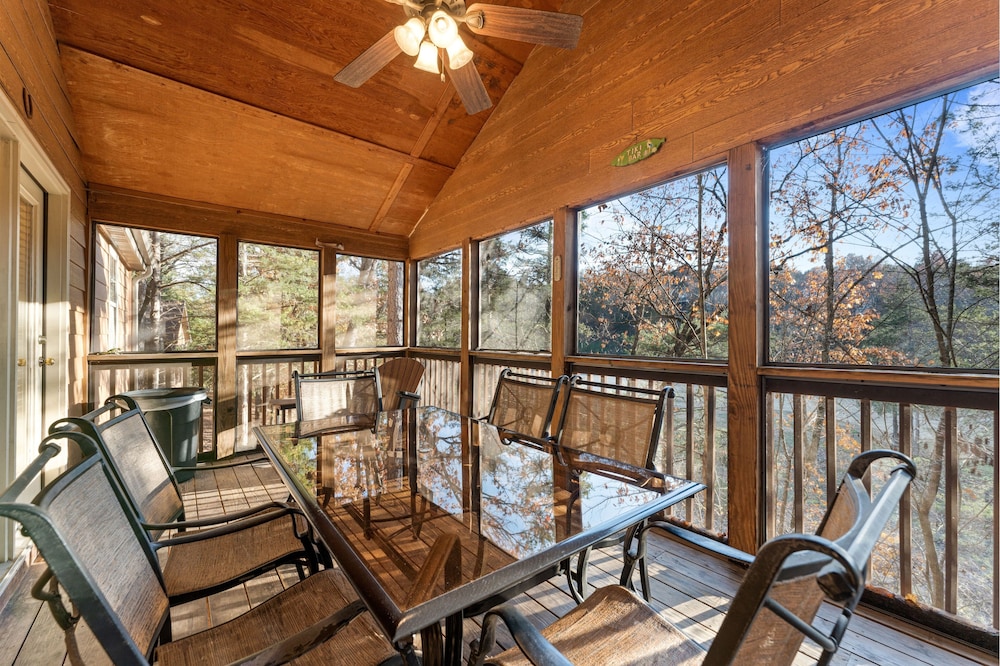 River's Creek 4 Bedroom Cabin by RedAwning