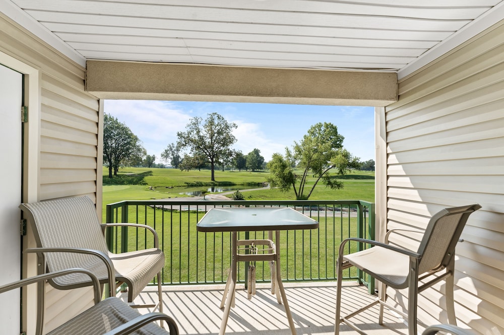 Take A Holiday 2 Bedroom Condo by RedAwning