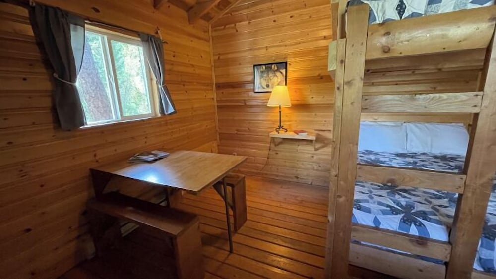 Timber Wolf Resort & Jeep Rentals