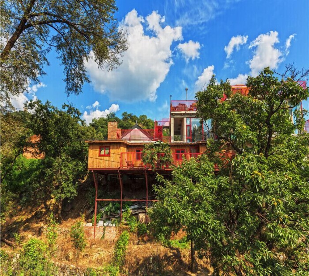 Lotus Mountain Boutique Inn
