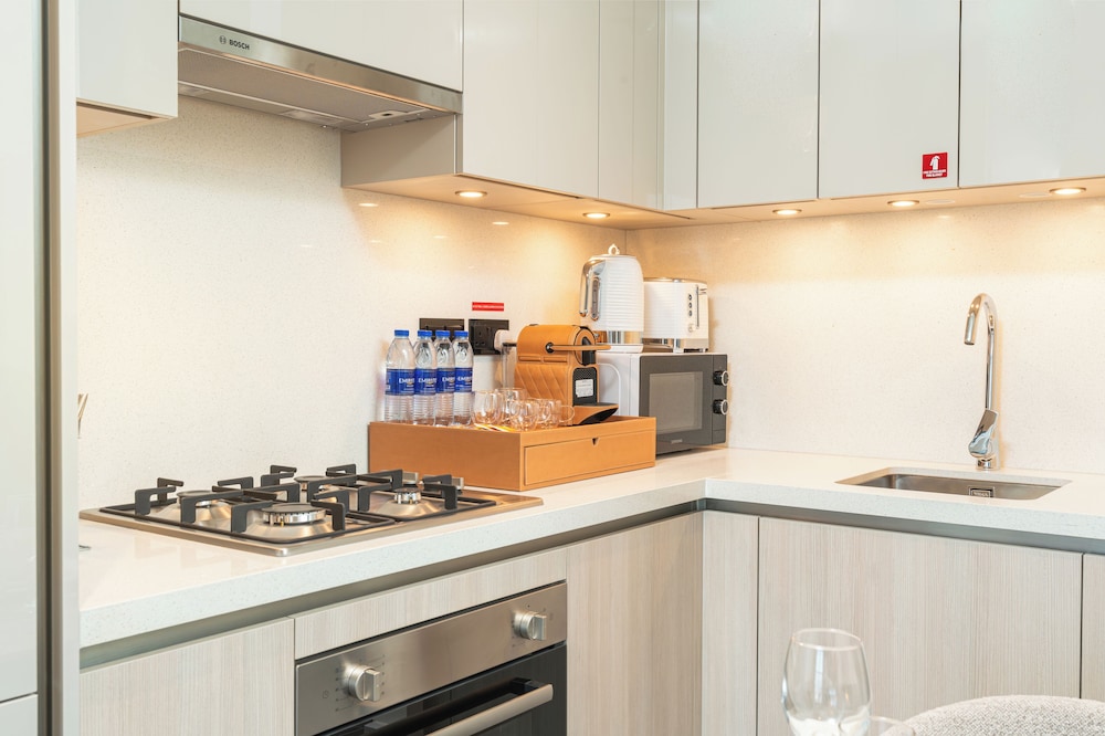 PVH - Stylish 1BR with Study - The Crest