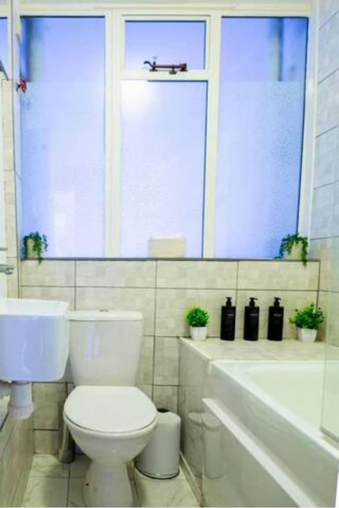 3-Bed Apartment Central London