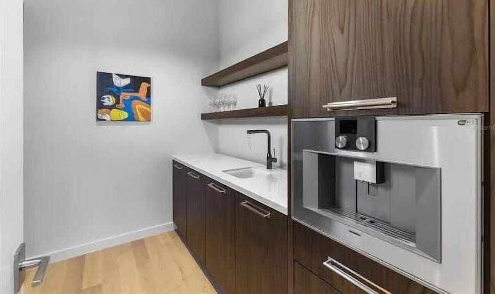 Lux Penthouse 4-story Stunner Rooftop Views