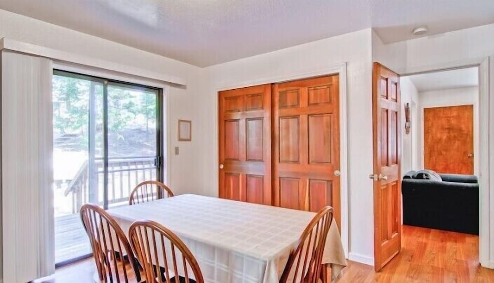 Scenic Wonder Pinetree Retreat 3 Bedroom view 3