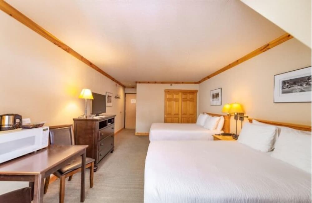 Selkirk Lodge