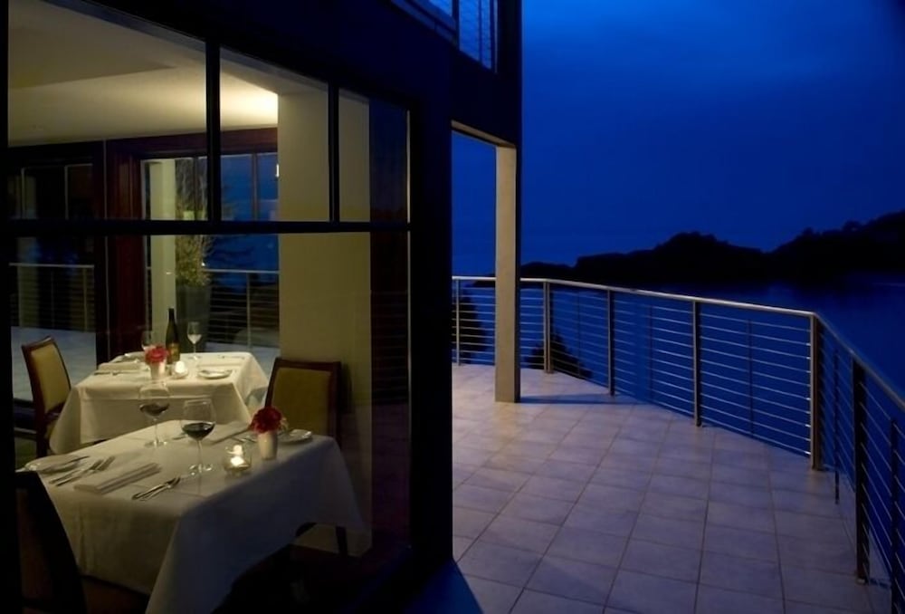 Whale Cove Inn