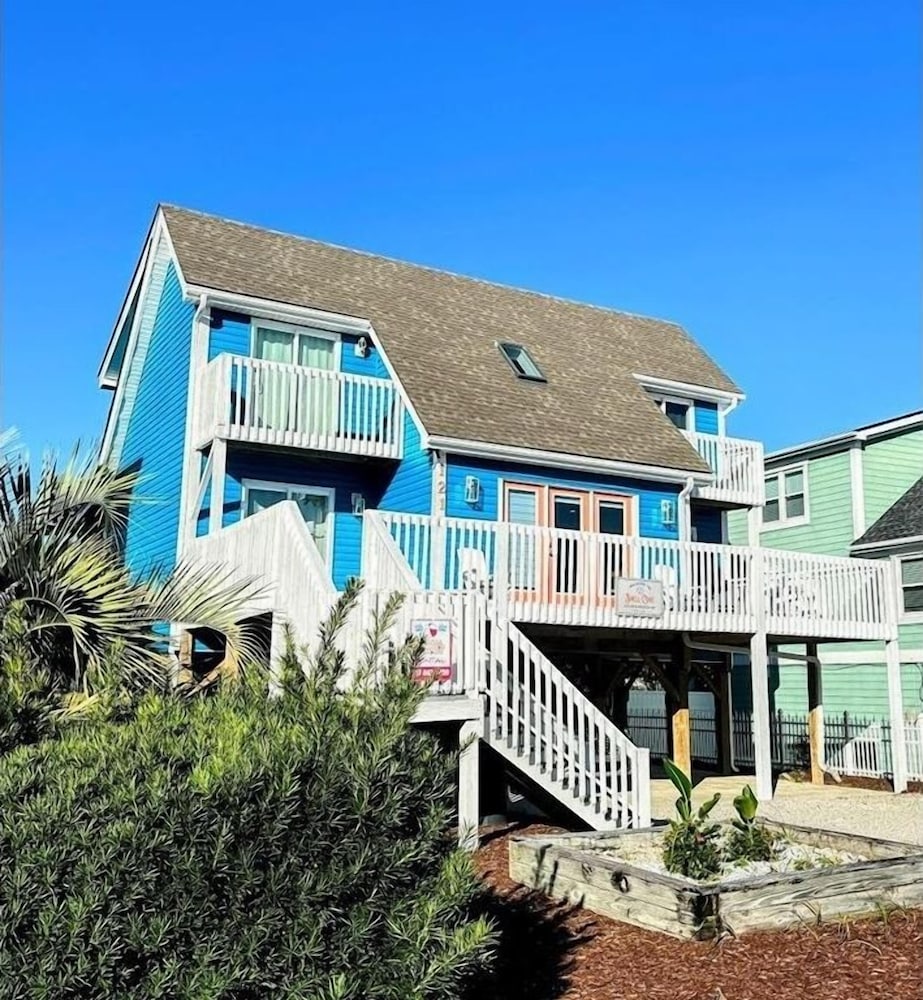 Ah' Frigate 3 Bedroom Home by RedAwning