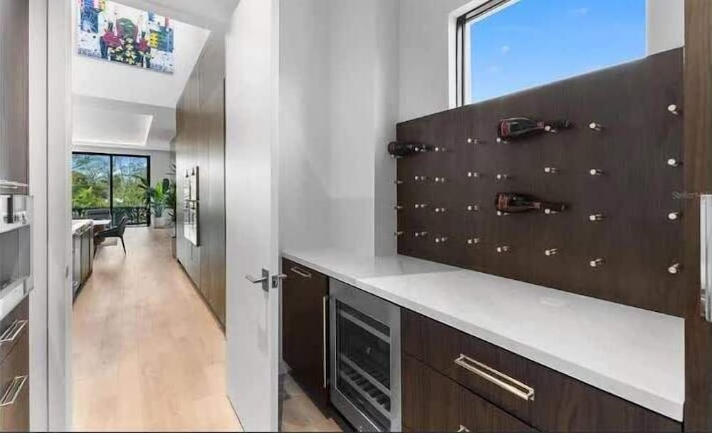 Lux Penthouse 4-story Stunner Rooftop Views